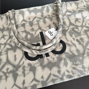 ALO Yoga Gray Patterned Tote Bag